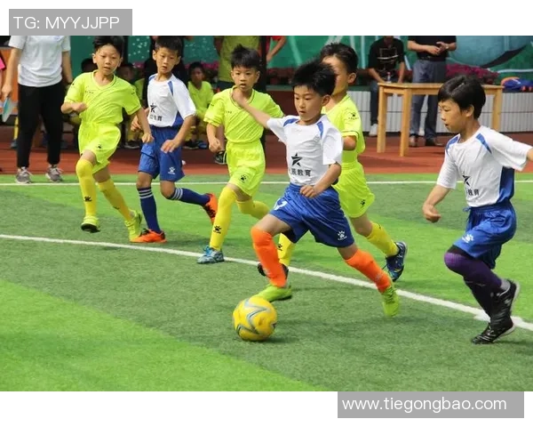 孝义市足球明星队展现青春风采助力地方体育发展与文化传承